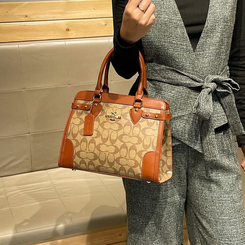 Borsa a Tracolla Classica ed E - Luxury Bags Made In China recensione e prezzo