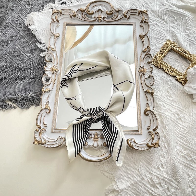 Sciarpa Piccola in Raso con Mo - Luxury Bags Drawing recensione e prezzo