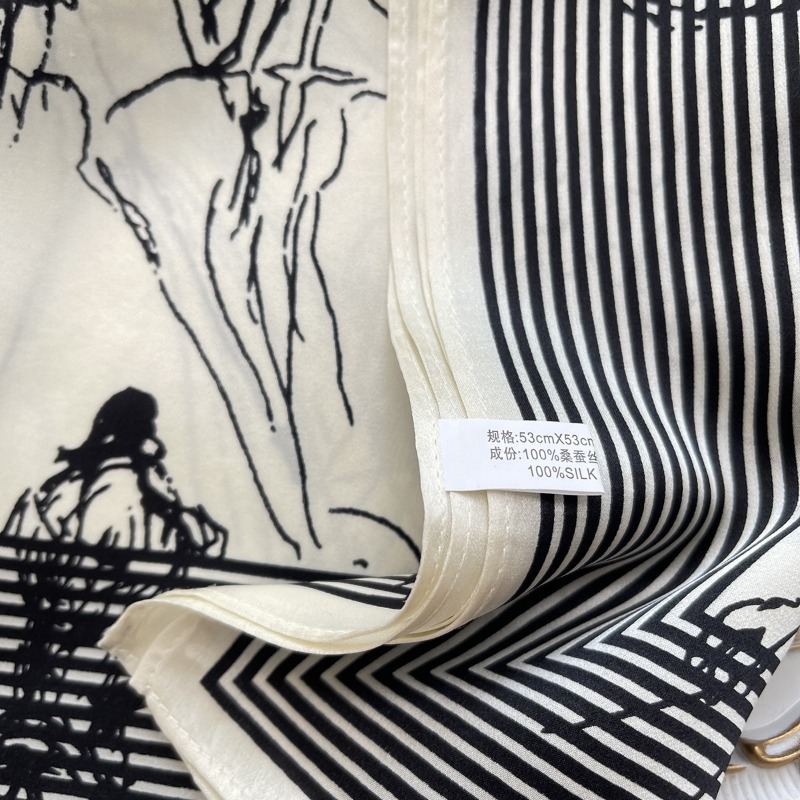 Sciarpa Piccola in Raso con Mo - Luxury Bags Drawing recensione e prezzo